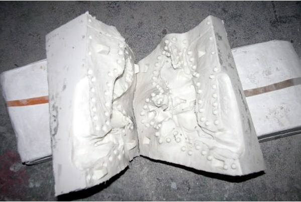 如何避免模具硅膠制品破裂？